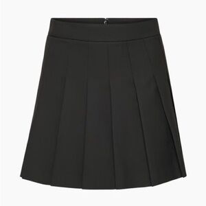 Aritzia 
Sunday Best
Olive Micro Pleated Skirt
#111793
2, Black